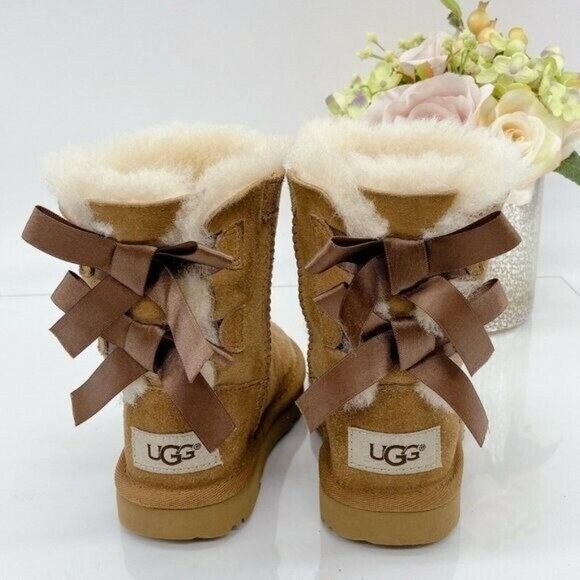 UGG Australia BAILEY BOW II Girls Boots Bow CHESTNUT Sheepskin Toddler US 9 - Picture 3 of 8